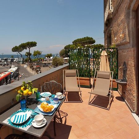 Amore Rentals - Appartamento La Terrazza Sul Porto 2 Sorrento Exterior photo