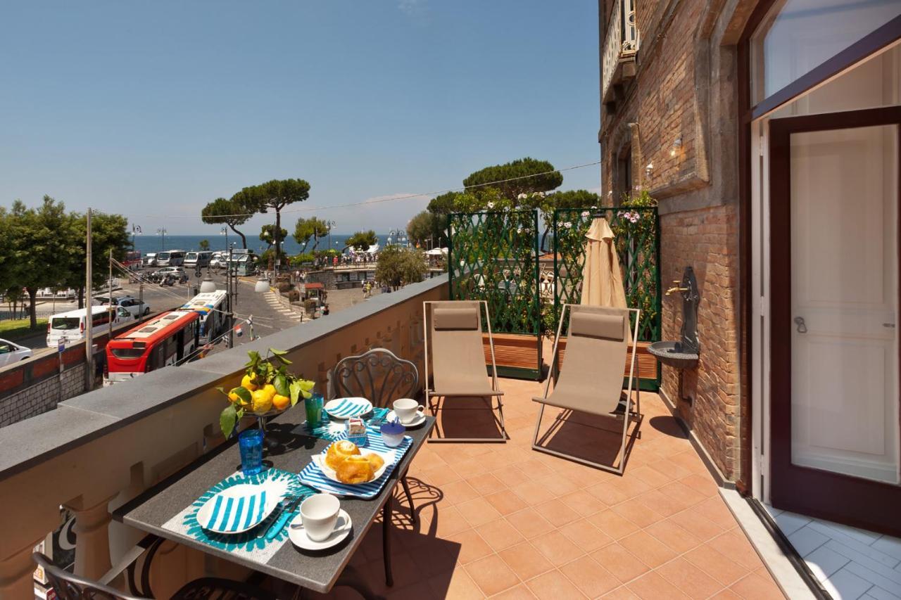 Amore Rentals - Appartamento La Terrazza Sul Porto 2 Sorrento Exterior photo