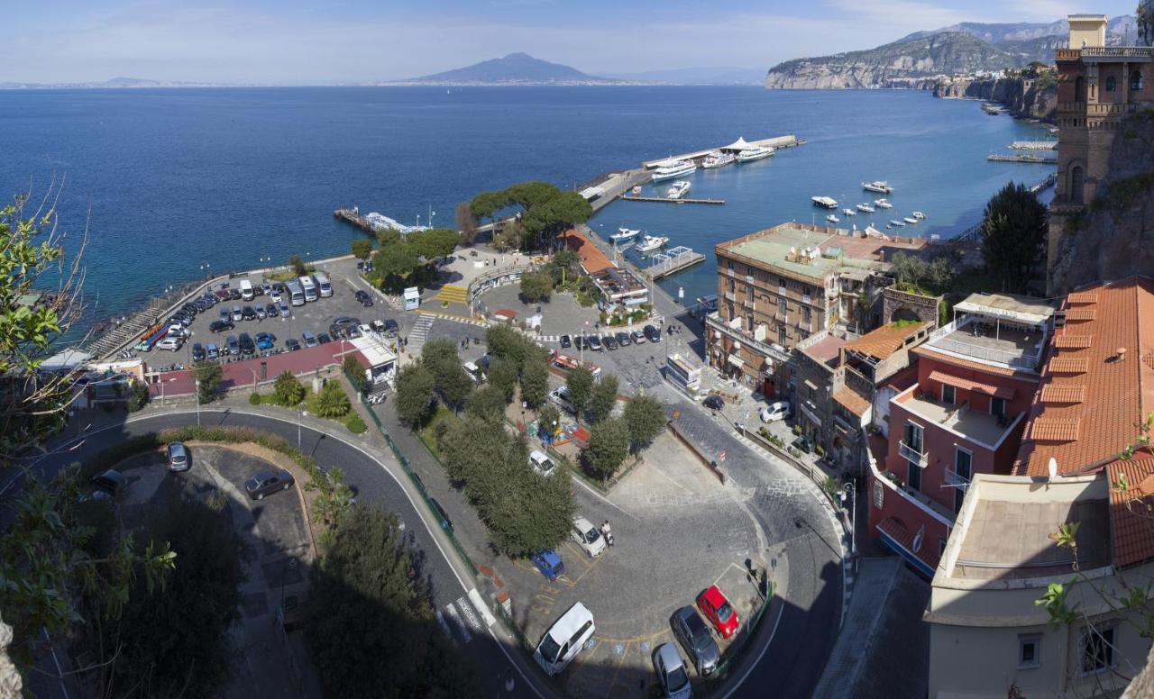 Amore Rentals - Appartamento La Terrazza Sul Porto 2 Sorrento Exterior photo