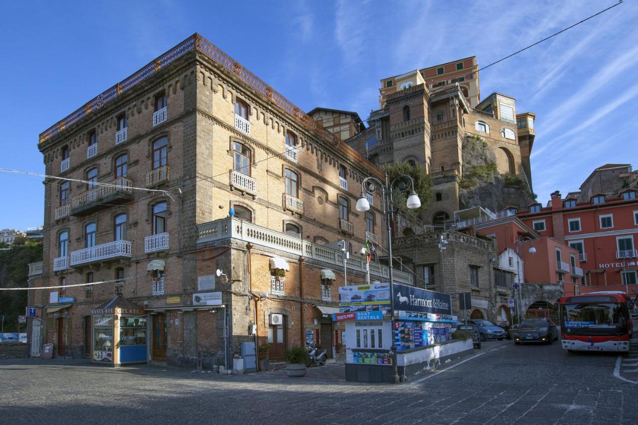 Amore Rentals - Appartamento La Terrazza Sul Porto 2 Sorrento Exterior photo