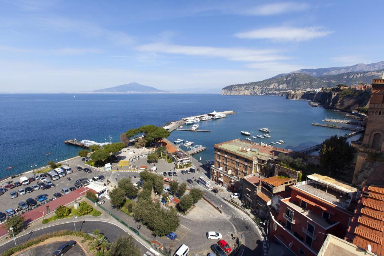 Amore Rentals - Appartamento La Terrazza Sul Porto 2 Sorrento Exterior photo